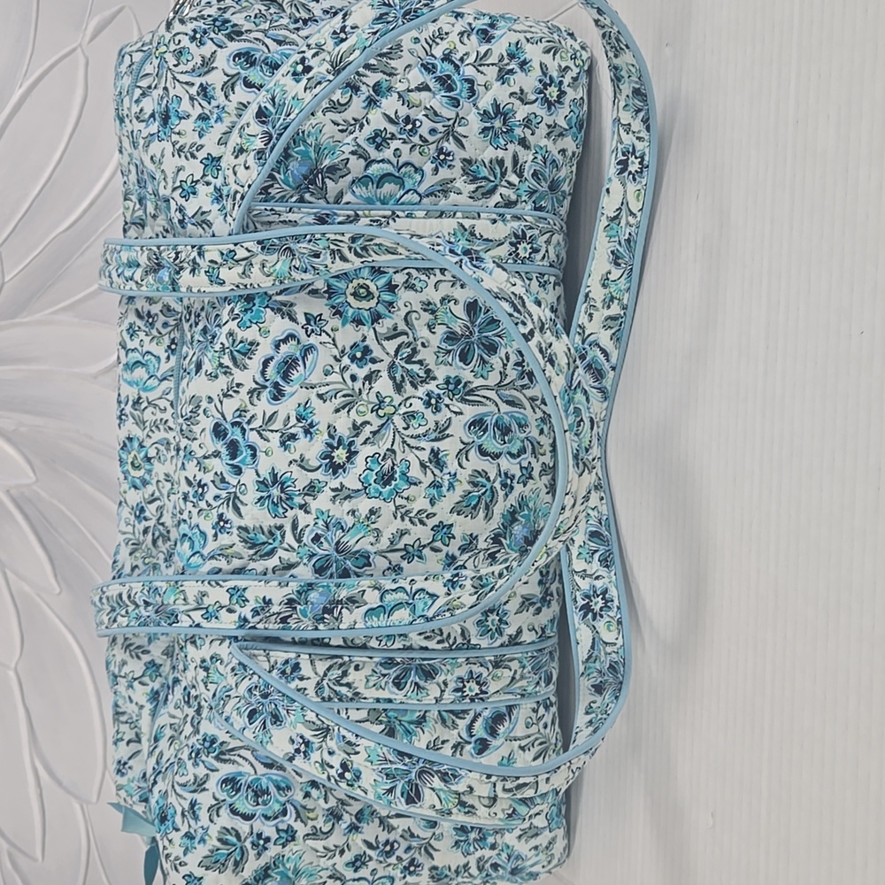 Vera Bradley | Iconic Small Travel Duffel Cloud Vine - Picture 3 of 10